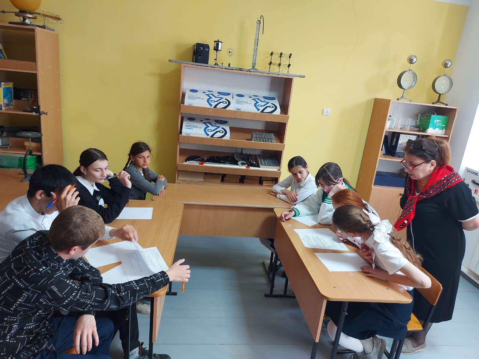 Физический практикум по решению контекстных задач для 8х классов..